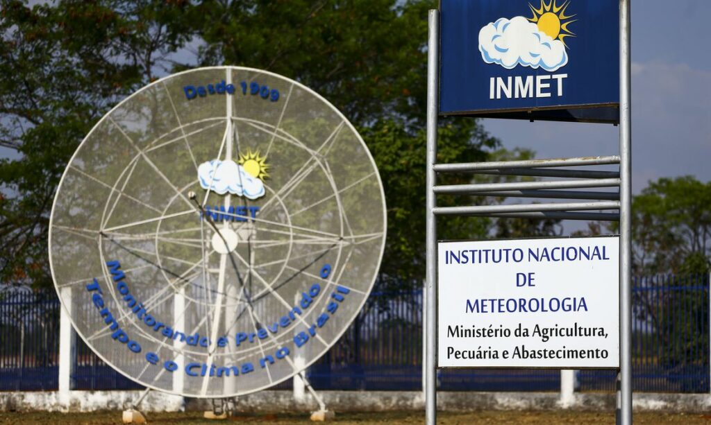 Aplicativo de previsão do tempo fornece dados em tempo real e avisos meteorológicos