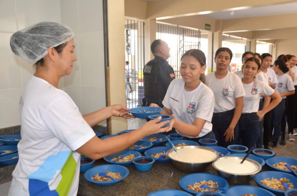 Pará inclui açaí e cupuaçu na merenda escolar para valorizar hábitos alimentares amazônicos