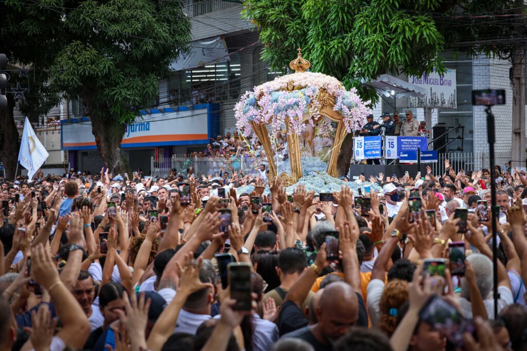 Círio de Nazaré reúne cerca de 2 milhões de pessoas nas ruas de Belém