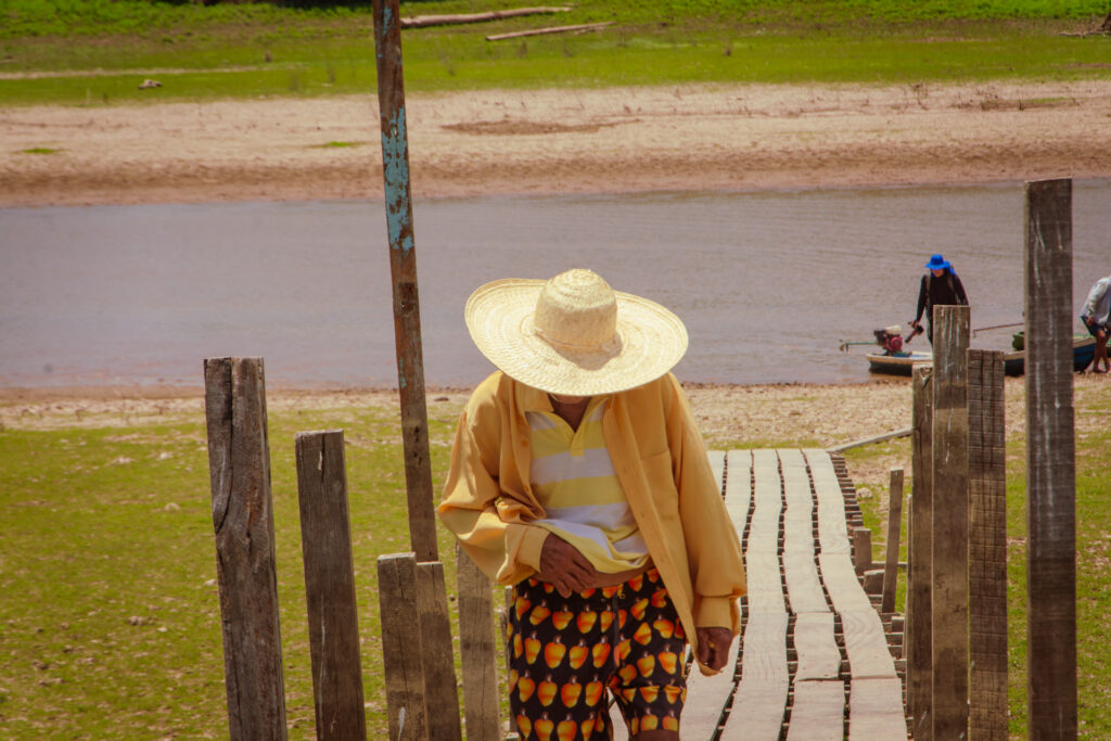Sem comoção nacional, comunidades sofrem com falta de água em nova seca histórica na Amazônia