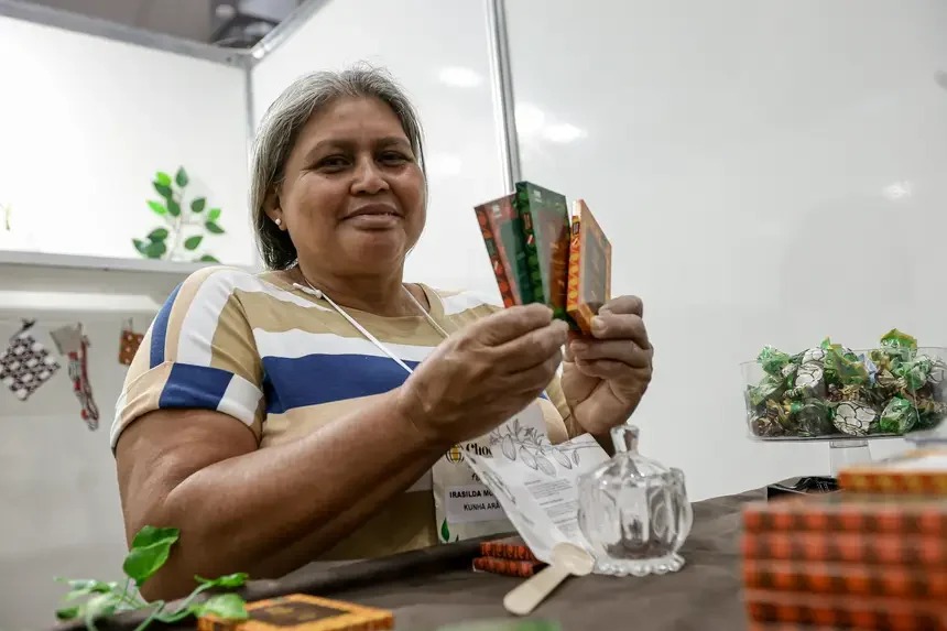 Chocolate indígena Kunhã Arã fortalece cultura e autonomia financeira no Médio Xingu